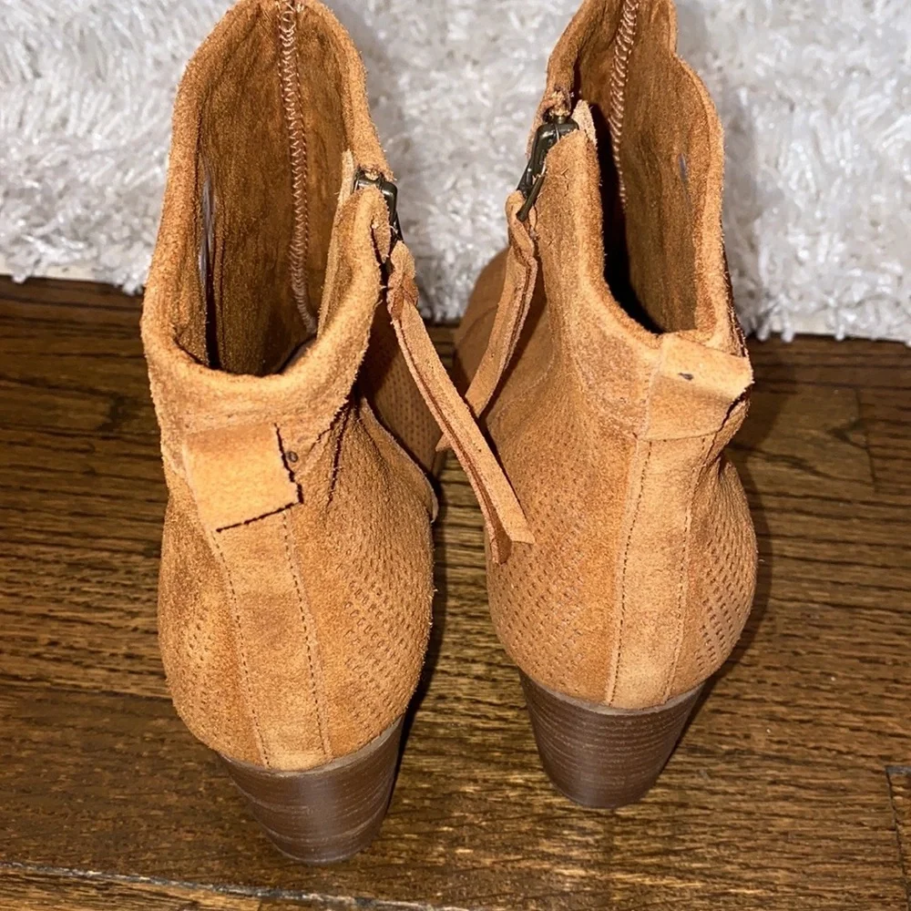 Toms Lunata Cinnamon Brown Suede Perforated Block Heel Ankle Booties Size 9.5